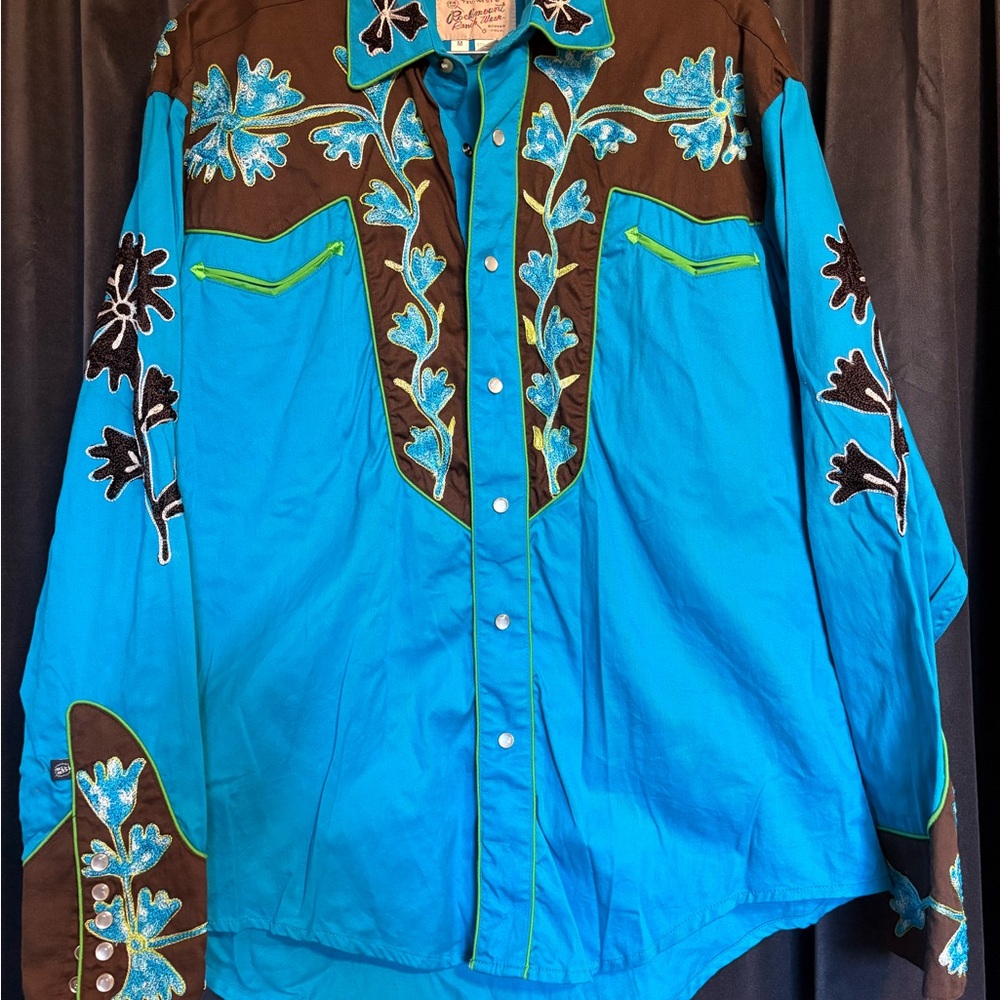 Authentic Western Shirt with Embroidery🧵 Beyond cool! NWOT!